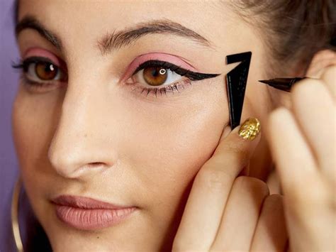 best color eyeliner for beginners.